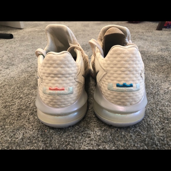 Lebron 16 Easter - Picture 3 of 4